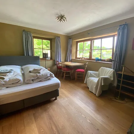 Апартаменты Garconniere Am Roemerweg